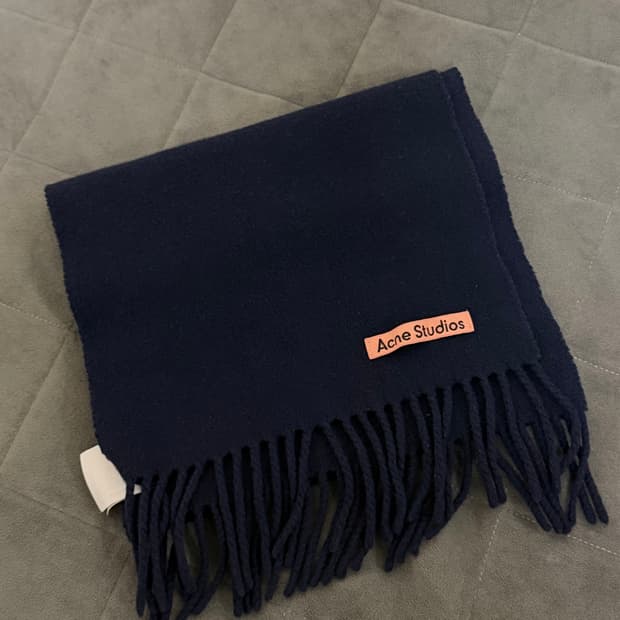 아크네스튜디오 머플러 네이비