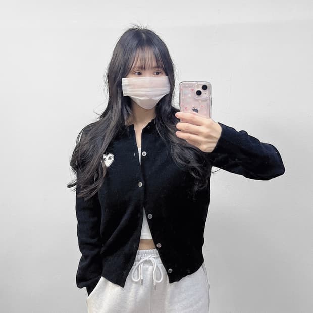 꼼데가르송 화이트 하트 와펜 라운드 가디건 블랙