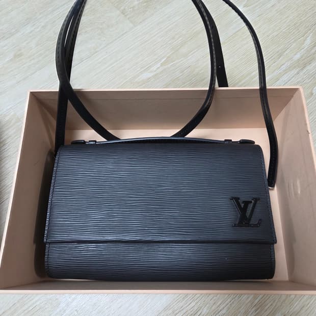 루이비통 클레리 에삐 느와