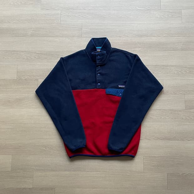 파타고니아 신칠라 레드 블루 플리스 켄달 제너
