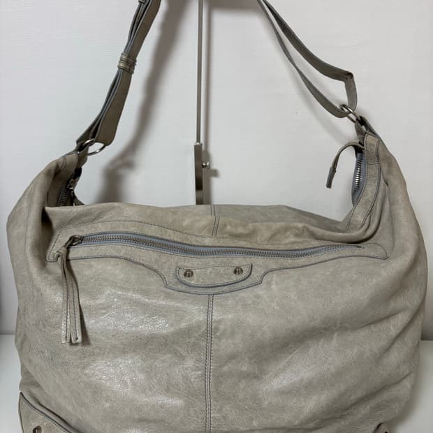 발렌시아가 커리어 모터백