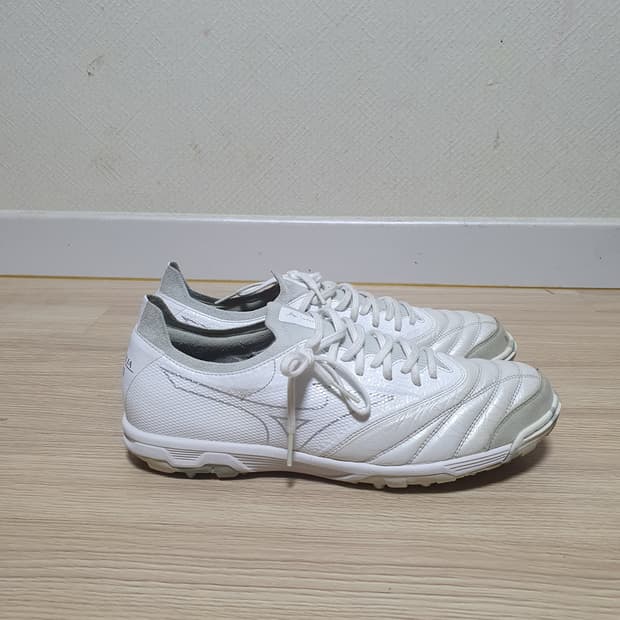 미즈노 모렐리아 네오 살라 베타 재팬 TF 풋살화 275