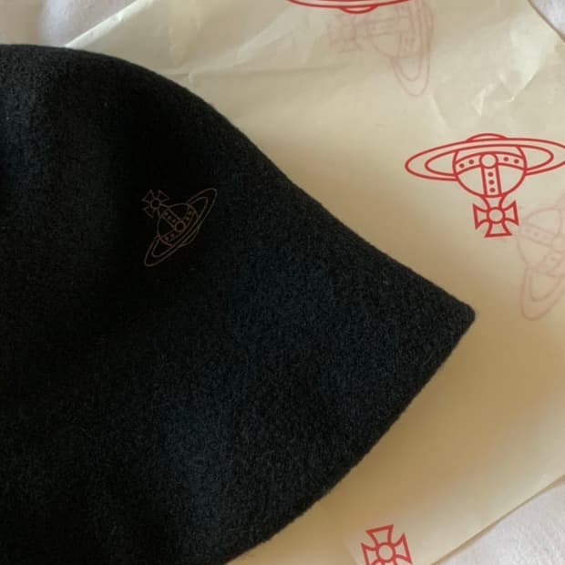 비비안웨스트우드 라인 오브 바스크 크로쉐 버킷햇