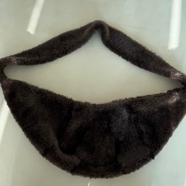 딥브라운 양100 호보크로스백 