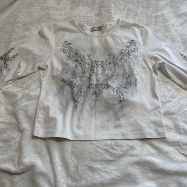 허그유어스킨 로코코 티 판매합니다