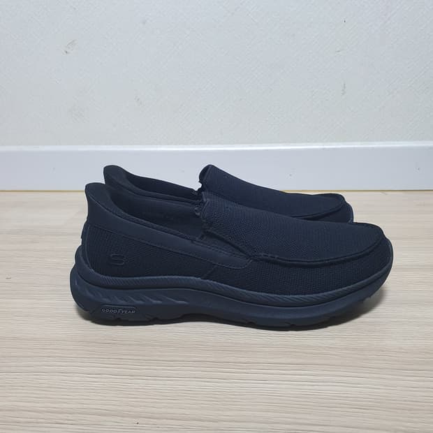 스케쳐스 남성 블랙 슬립온 270