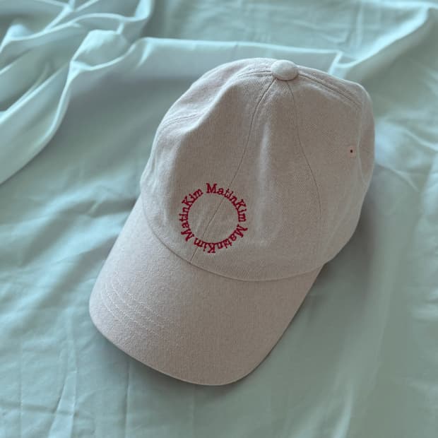 마뗑킴 베이비핑크 로고 자수 캡모자