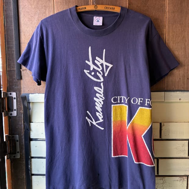 90s Vintage DELTA Big Logo Graphic Tee 