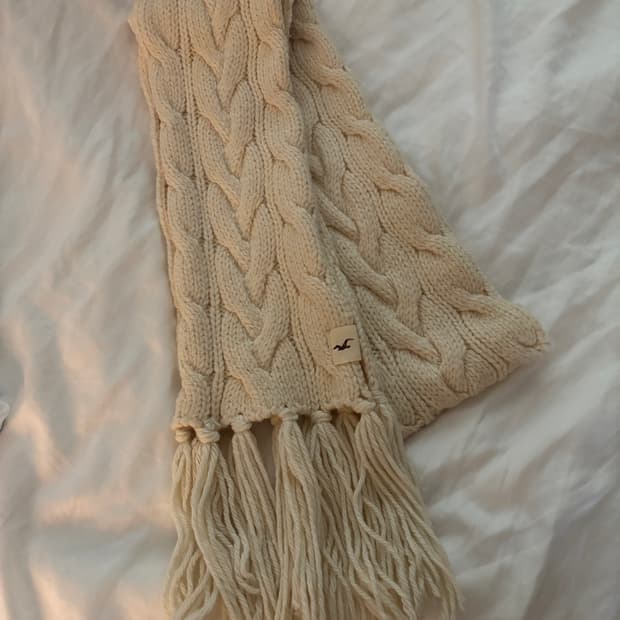 홀리스터 화이트 꽈배기 목돌이