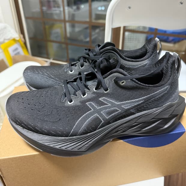 아식스 노바블라스트4 블랙