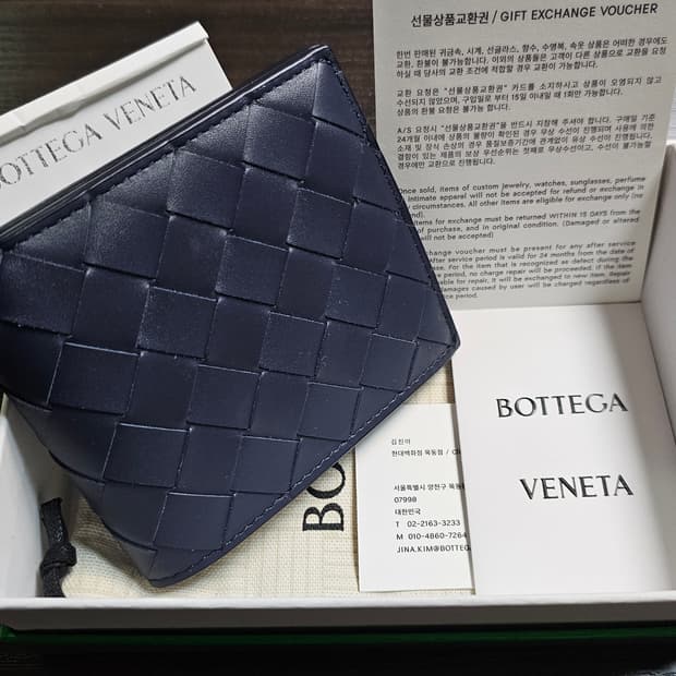 보테가베네타 인트레치아토 네이비 반지갑