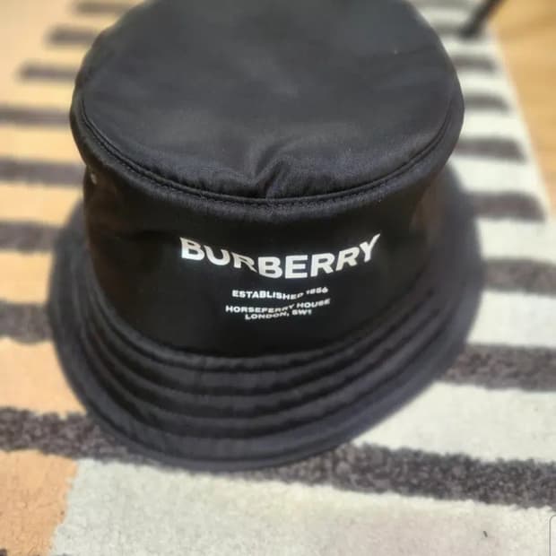 버버리 패디드 호스페리 버킷햇 블랙