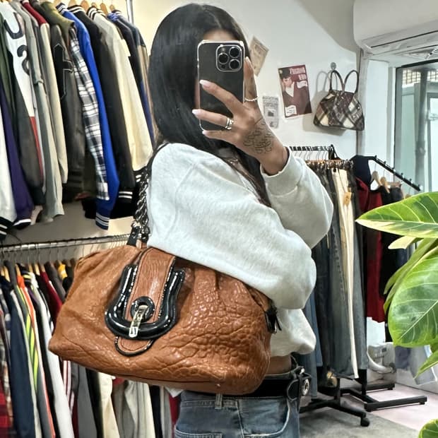 펜디 2006년 빈티지 가죽 숄더 B Bag