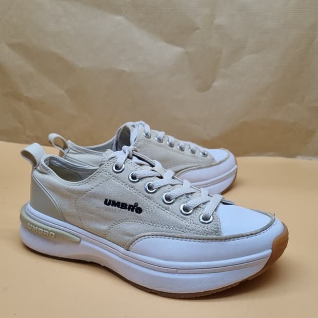 엄브로 토비 여성스니커즈240 굽4