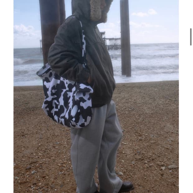 이알티알 카우 패턴 토트백