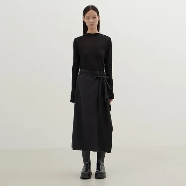 에센셜바이이큐엘 Belted Wrap Skirt (Black)