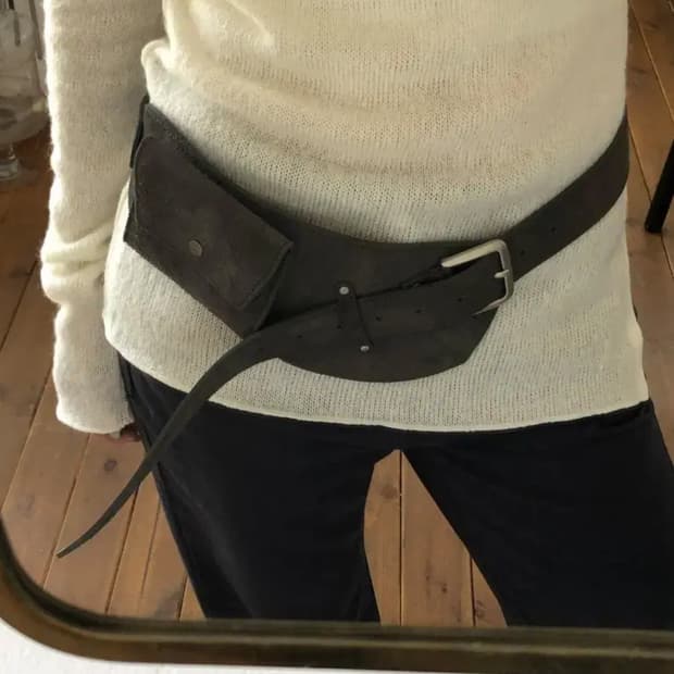 릿킴 스웨이드 버클 벨트 백 차콜