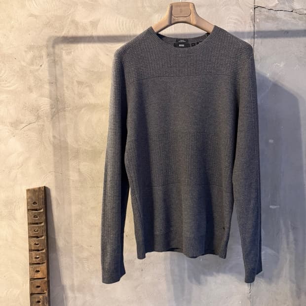 휴고보스 블랙라벨 크루넥 니트 100