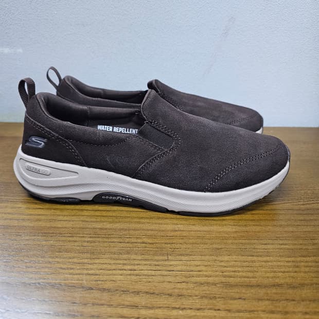 스케쳐스 아웃도어 ULTRA GO 슬립온 브라운