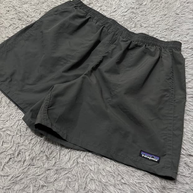 파타고니아 배기스 차콜 반바지