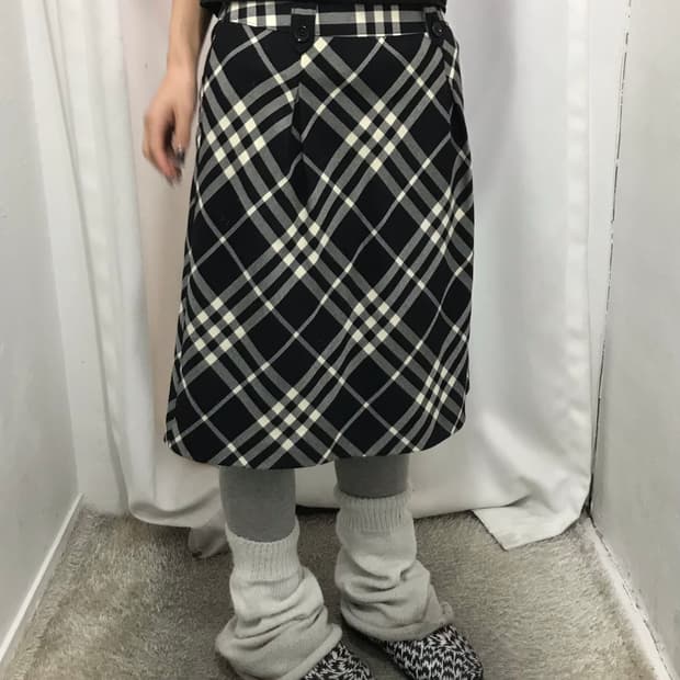 버버리 런던 블랙 체크 스커트