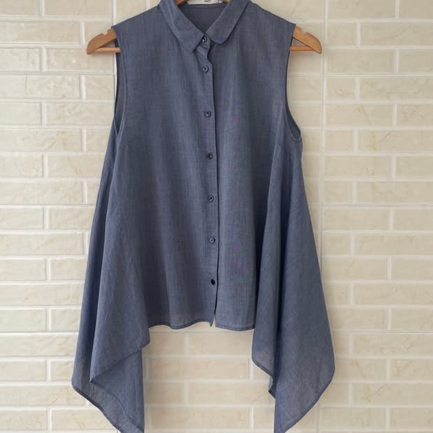 KNOTT Sleeveless Blouse