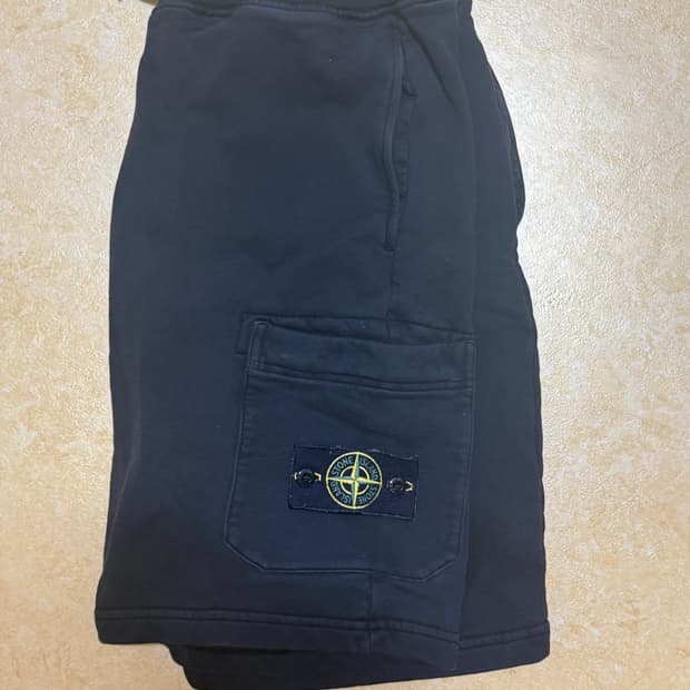 스톤 반바지입니다