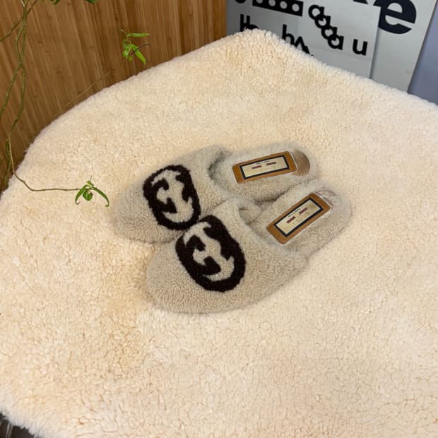 gucci interlocking G wool Slide