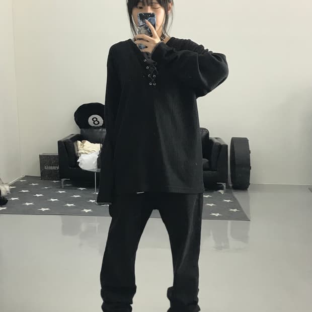  JPN 블랙 디테일 롱슬리브