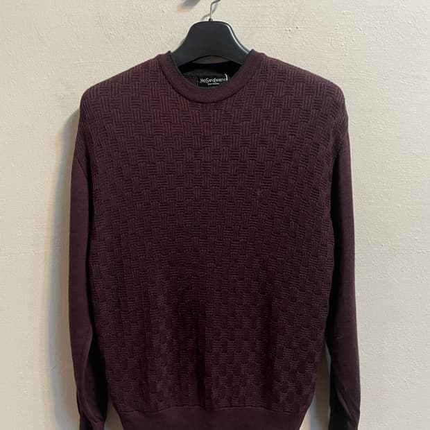 입생로랑 버건디 텍스쳐 니트