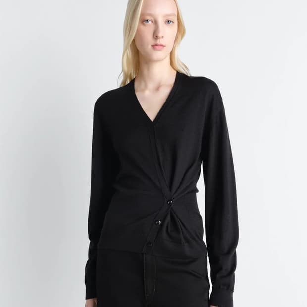 [S,M]르메르 26ss 트위스트 브이넥 니트/블랙