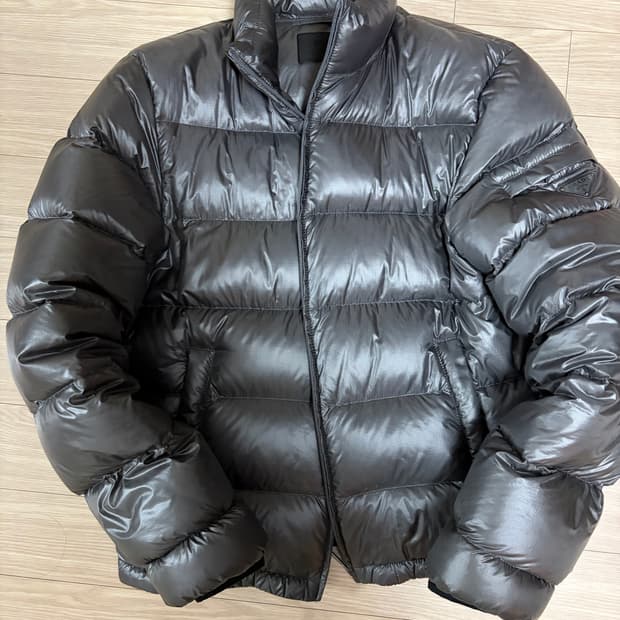 프라다 경량패딩 