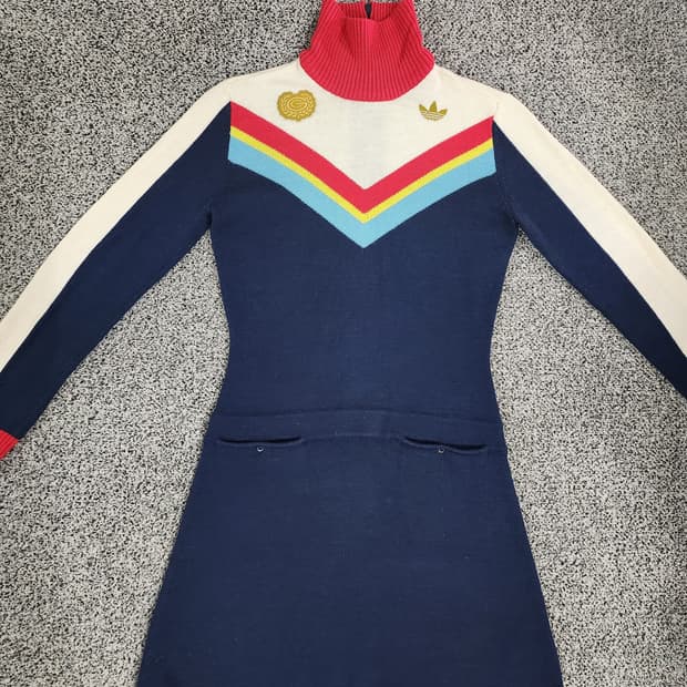 //아디다스 컬러 포인트 터틀넥 니트 원피스 S