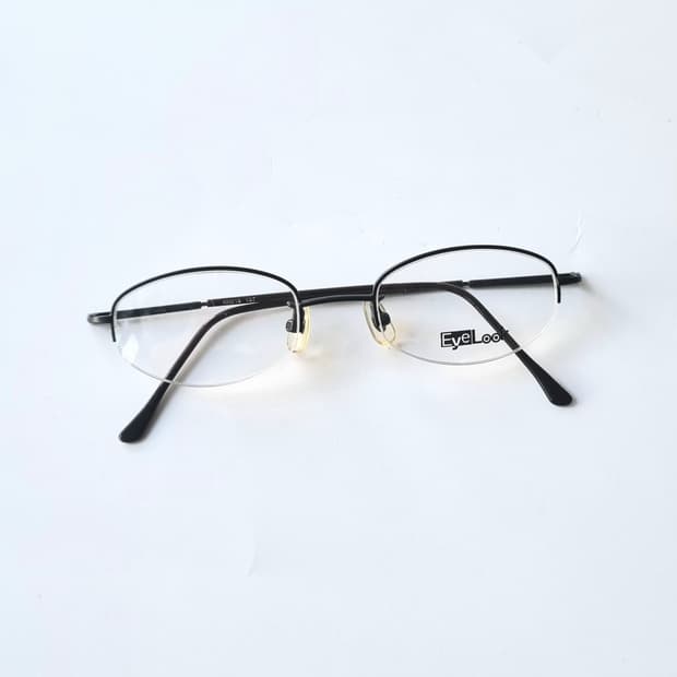 데드스탁 긱시크 무드 슬림 블랙 반무테 타원형 안경테 775