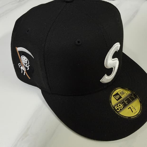 슈프림 뉴에라 s로고 712