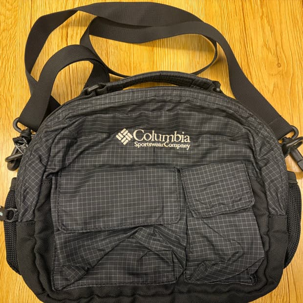 컬럼비아 블랙 크로스백 가방