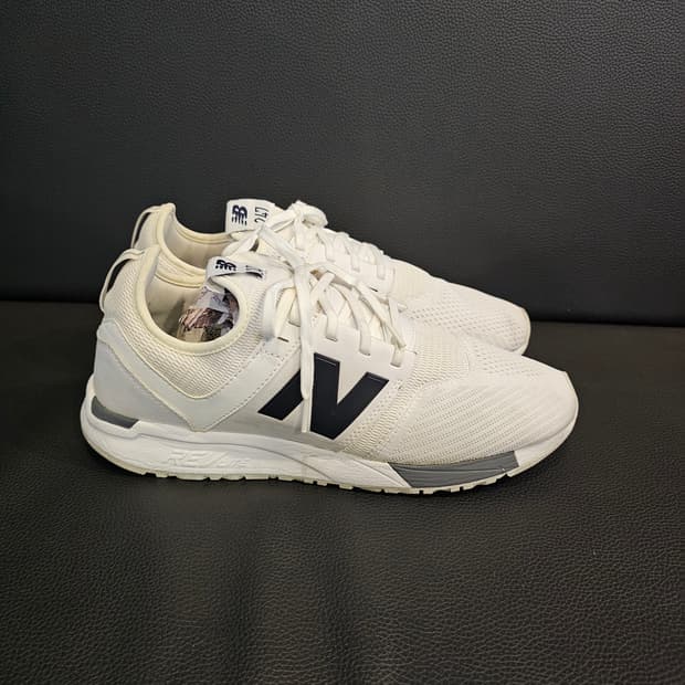뉴발란스 247 화이트 런닝화