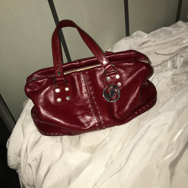 Michael Kors 마이클코어스 레드 레더 스터드 백