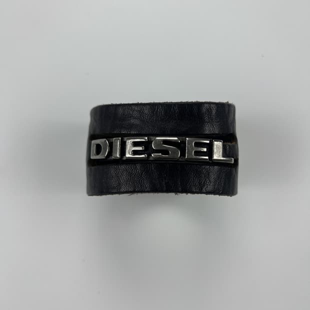 디젤 로고 레더 뱅글팔찌