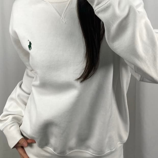 폴로 화이트 맨투맨