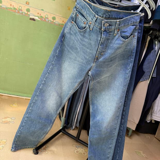 안녕하세요 리바이스 502 진,연청바지 W30 L32 새상품 판매합니다