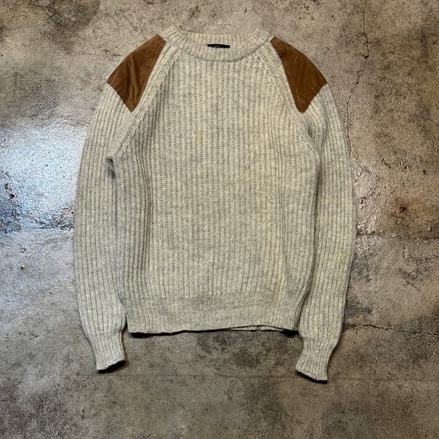 M-L ) White Bull Commando Sweater