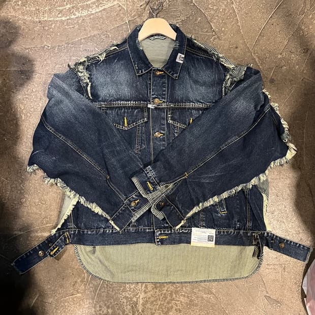 Maison Mihara Yasuhiro 감각적인 디자인 데님 자켓입니다