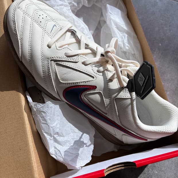 나이키 가토 페일 아이보리 유니버시티 레드