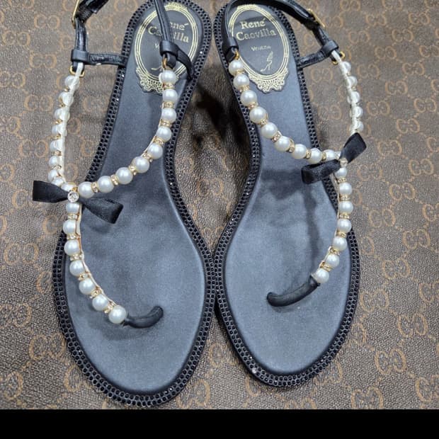 르네 까오빌라 샌들