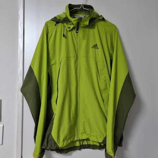 연두빛 경량 얇은 아디다스 바람막이