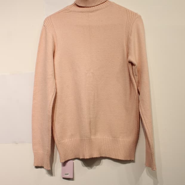 261. 소프트 파스텔 핑크 터틀넥 니트