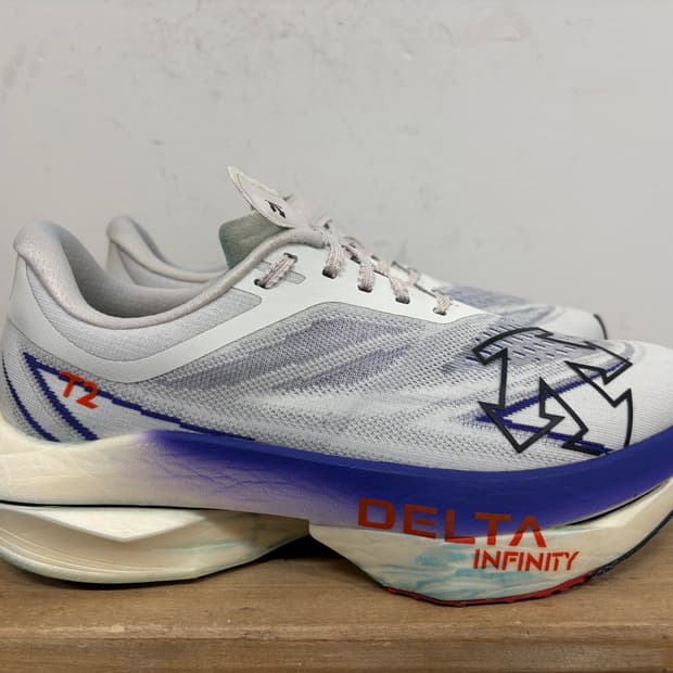 데상트 델타프로 exp v2 런닝화 260