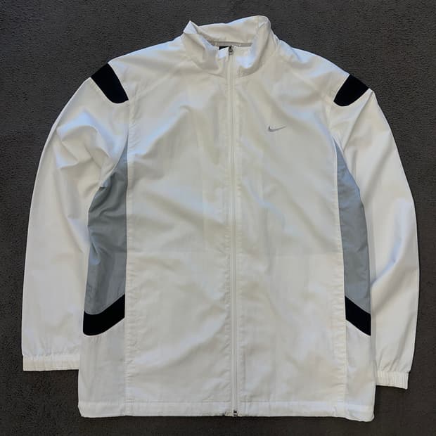 나이키 올드스쿨 바람막이 처분 대장급 