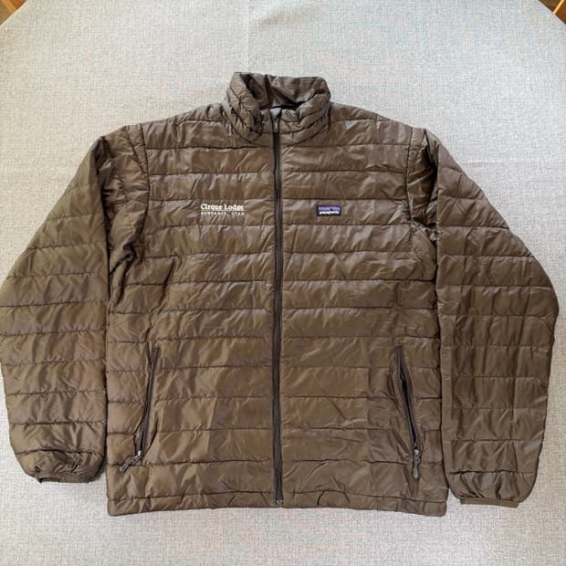 파타고니아 멘즈 경량패딩 브라운